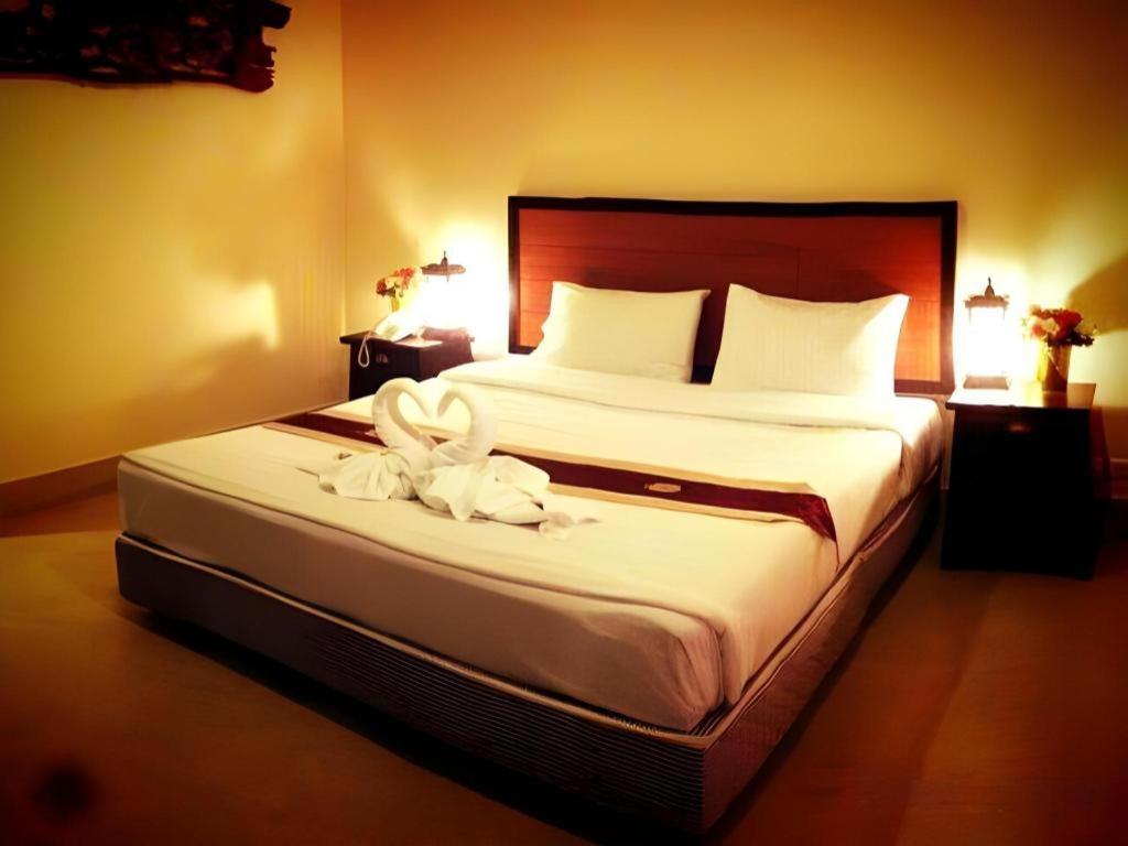 Rayong Lanna Hotel Buitenkant foto
