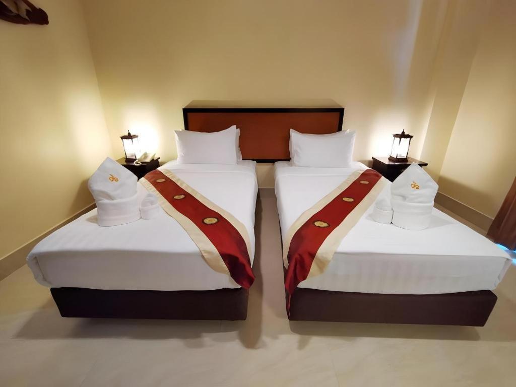 Rayong Lanna Hotel Buitenkant foto