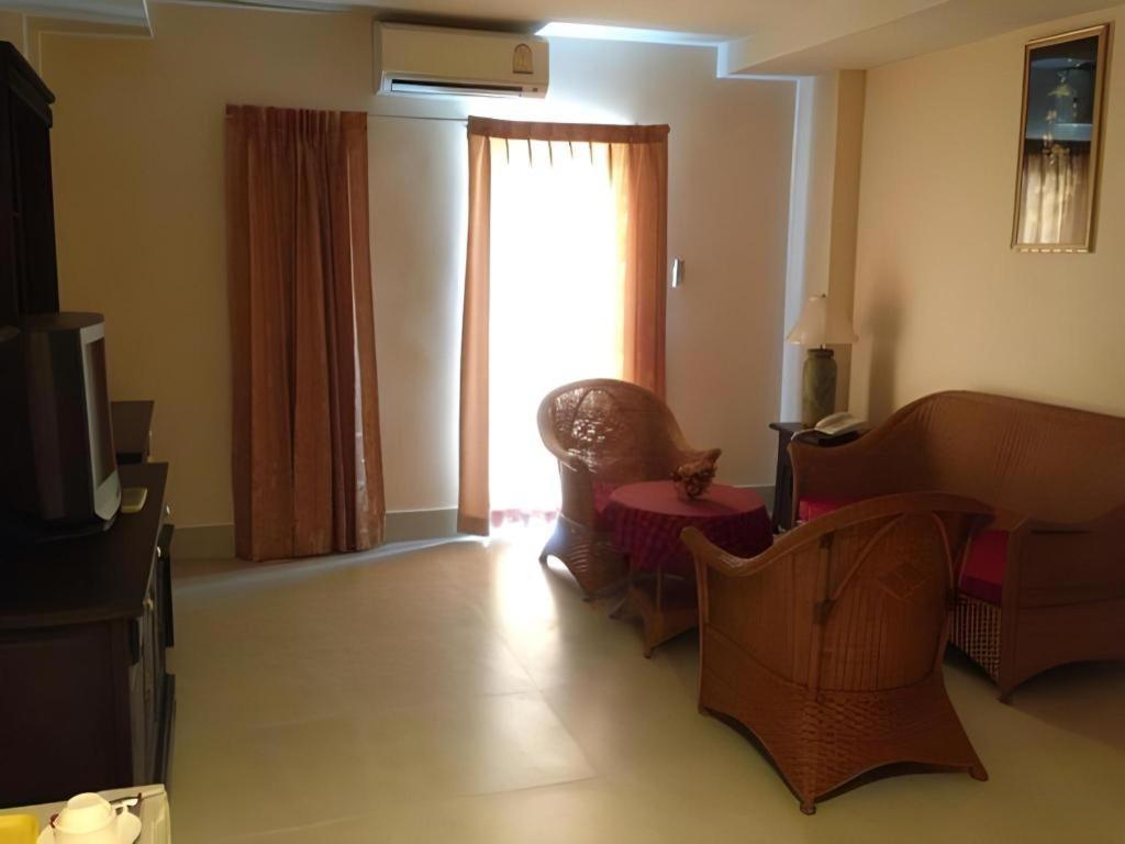 Rayong Lanna Hotel Buitenkant foto