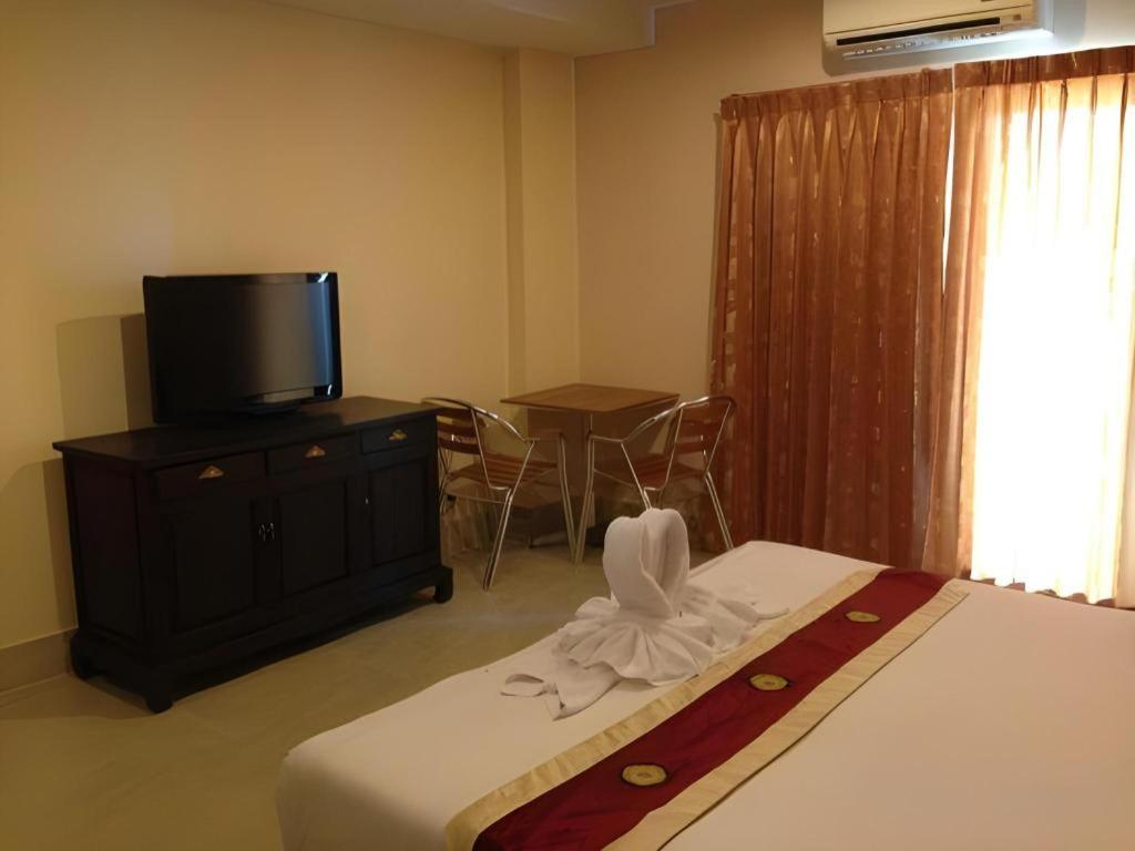 Rayong Lanna Hotel Buitenkant foto