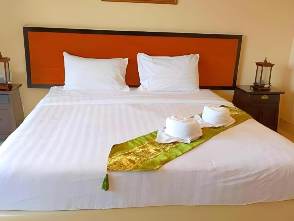 Rayong Lanna Hotel Buitenkant foto