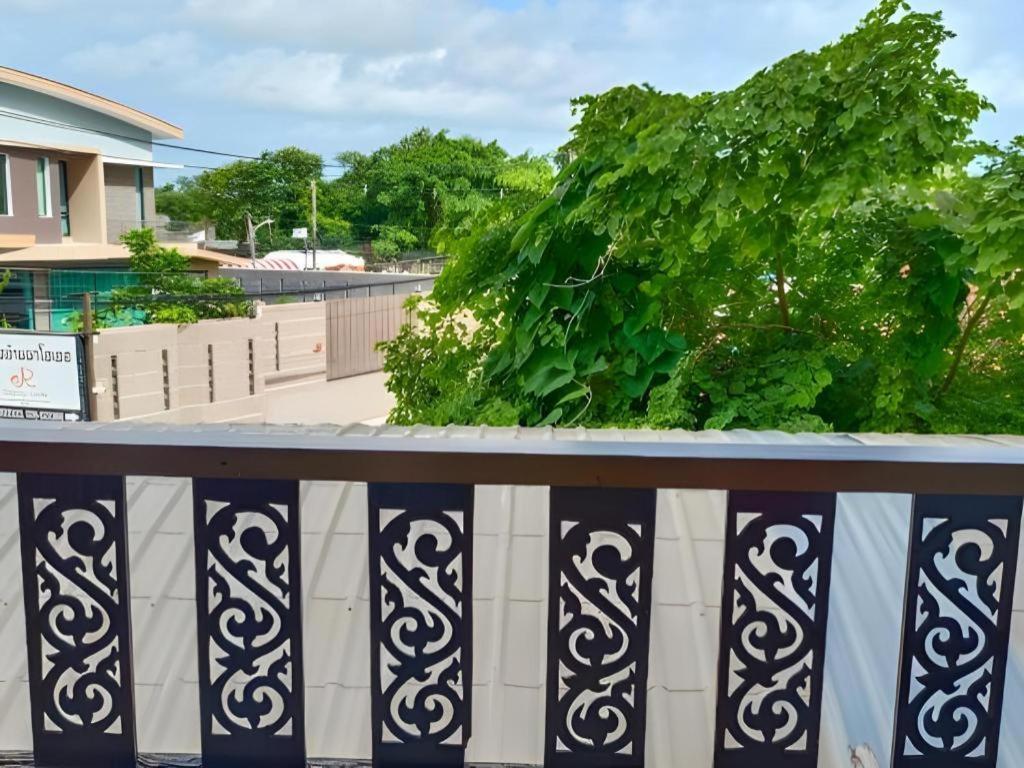 Rayong Lanna Hotel Buitenkant foto