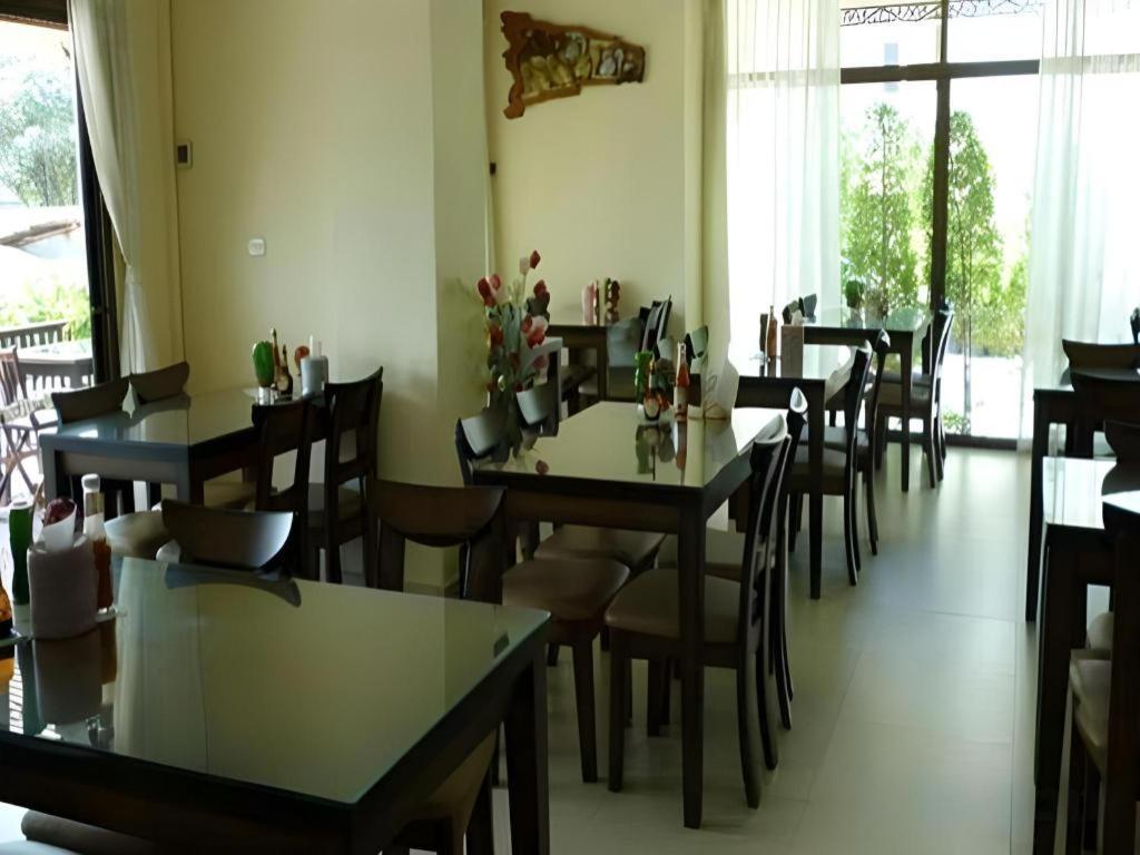 Rayong Lanna Hotel Buitenkant foto