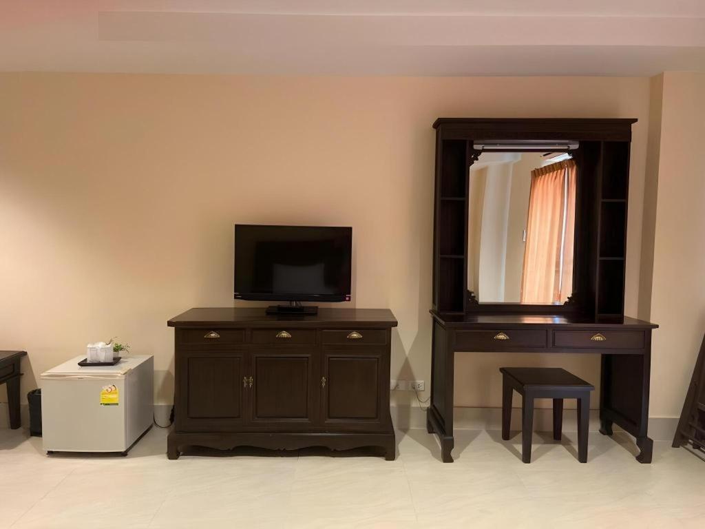 Rayong Lanna Hotel Buitenkant foto