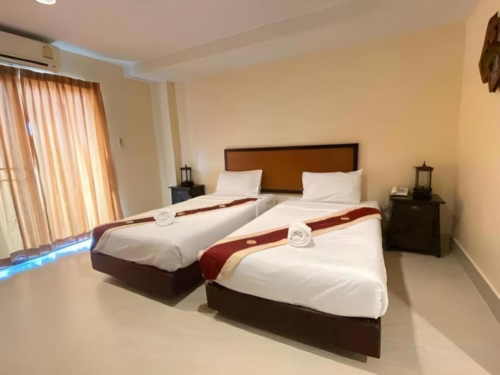 Rayong Lanna Hotel Buitenkant foto