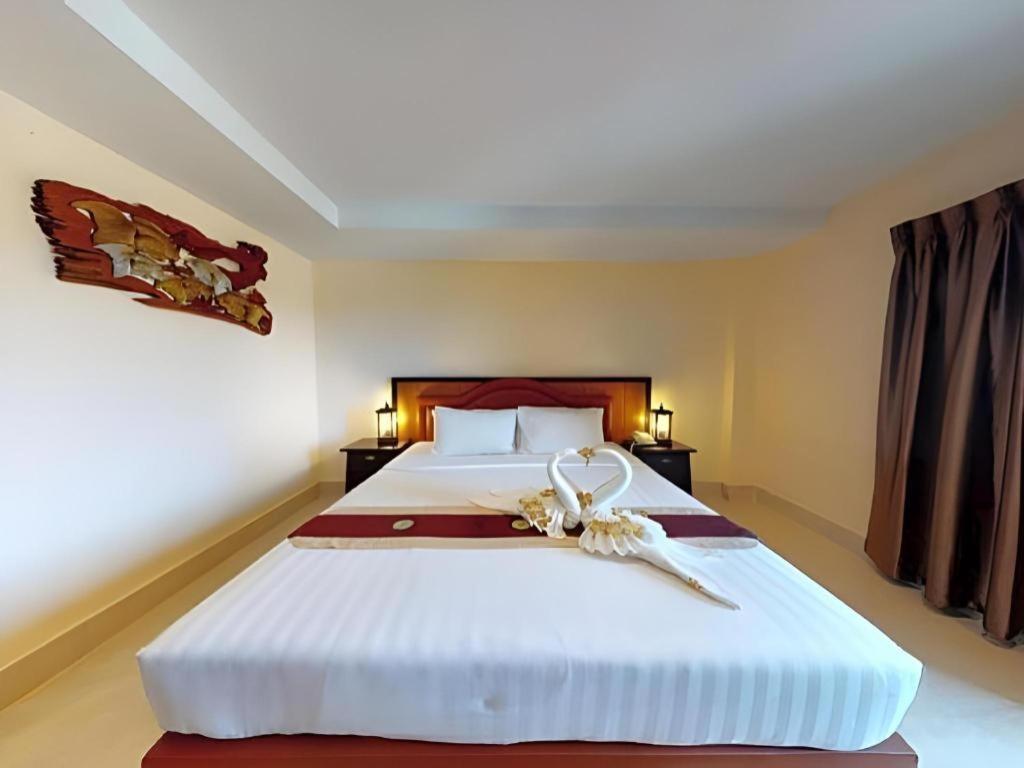 Rayong Lanna Hotel Buitenkant foto