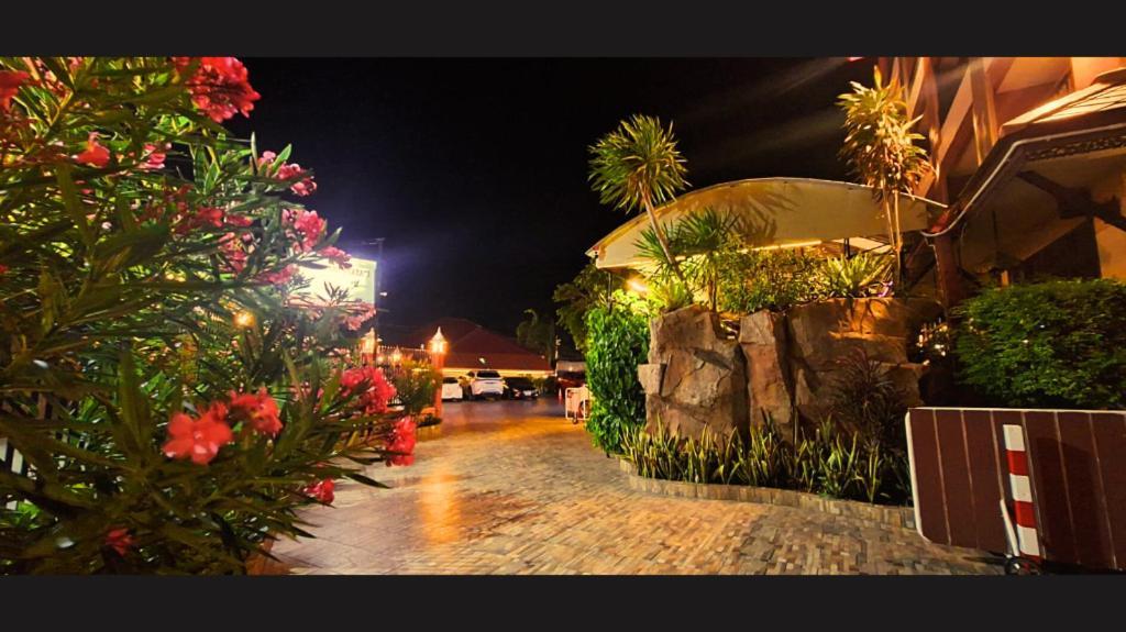 Rayong Lanna Hotel Buitenkant foto