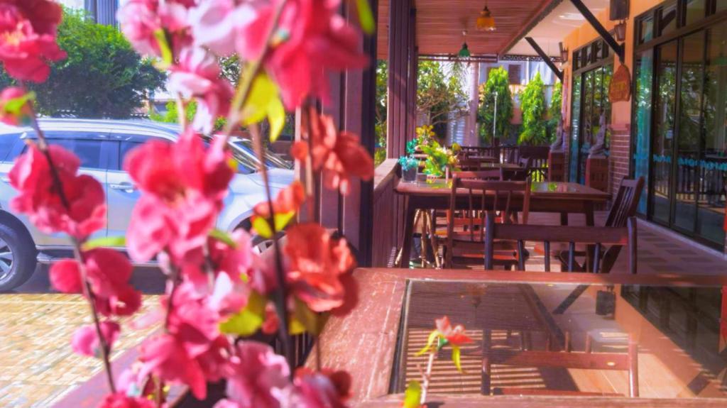 Rayong Lanna Hotel Buitenkant foto