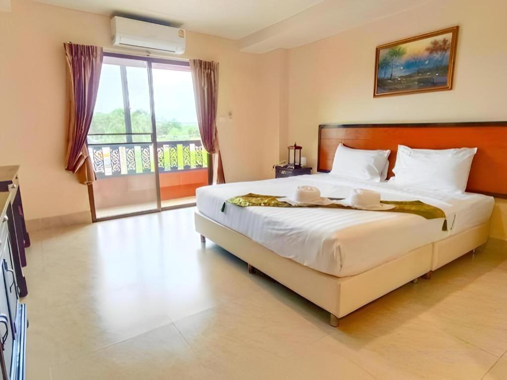 Rayong Lanna Hotel Buitenkant foto