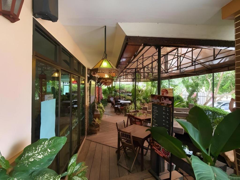Rayong Lanna Hotel Buitenkant foto