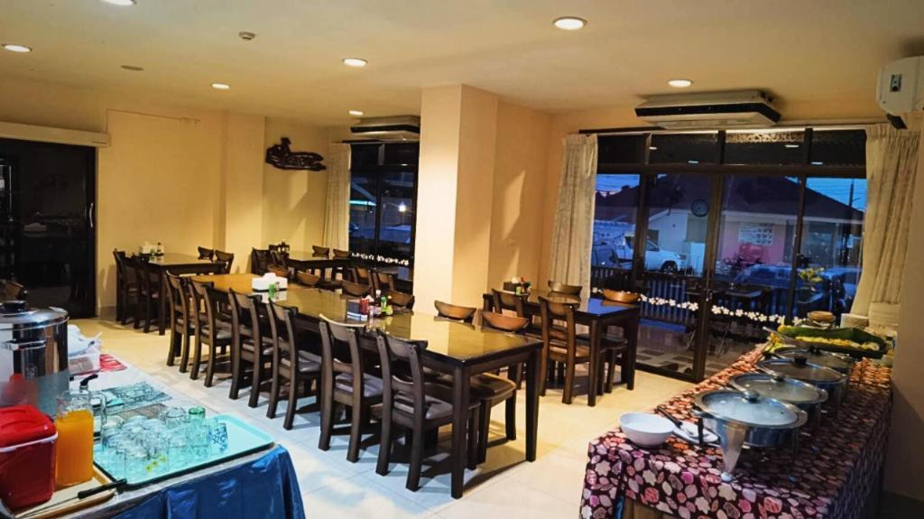 Rayong Lanna Hotel Buitenkant foto