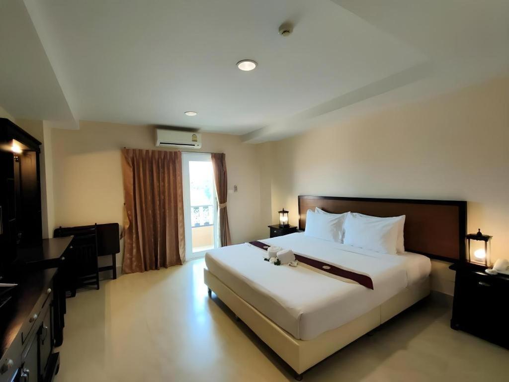 Rayong Lanna Hotel Buitenkant foto
