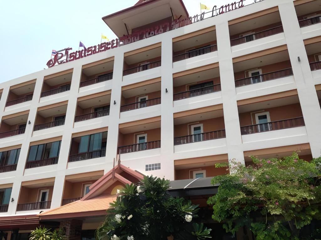 Rayong Lanna Hotel Buitenkant foto