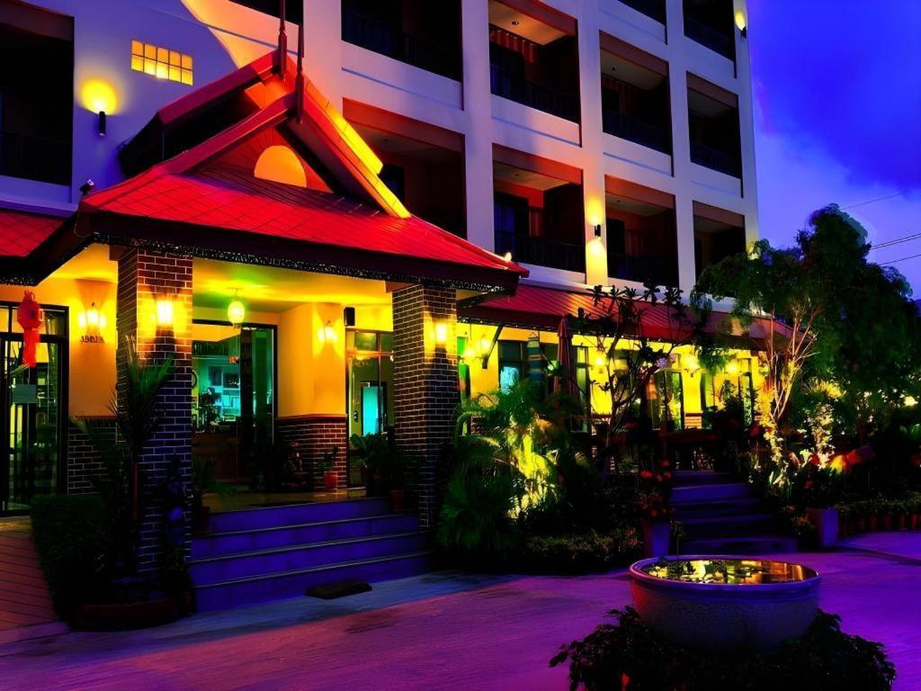 Rayong Lanna Hotel Buitenkant foto