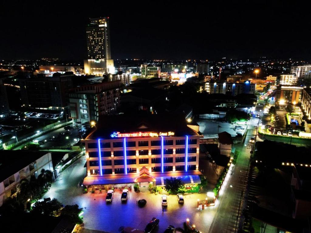 Rayong Lanna Hotel Buitenkant foto